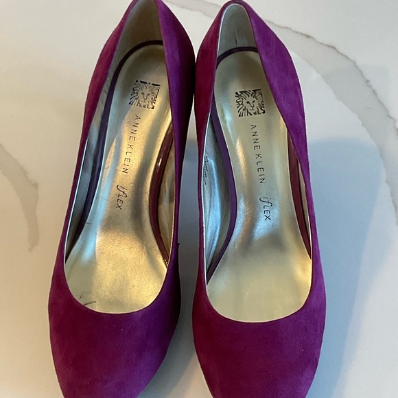 ANNE KLEIN FUSHIA SUEDE PUMP - Picture 8 of 14